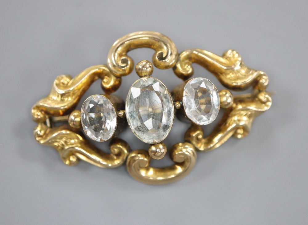 A Victorian pierced scroll yellow metal and three stone aquamarine set pendant brooch, 45mm, gross 5.7 grams.